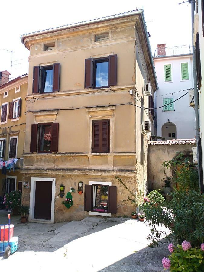 Flora Apartman